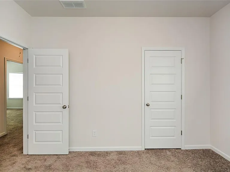 350 Cranston Dr — Photo 42