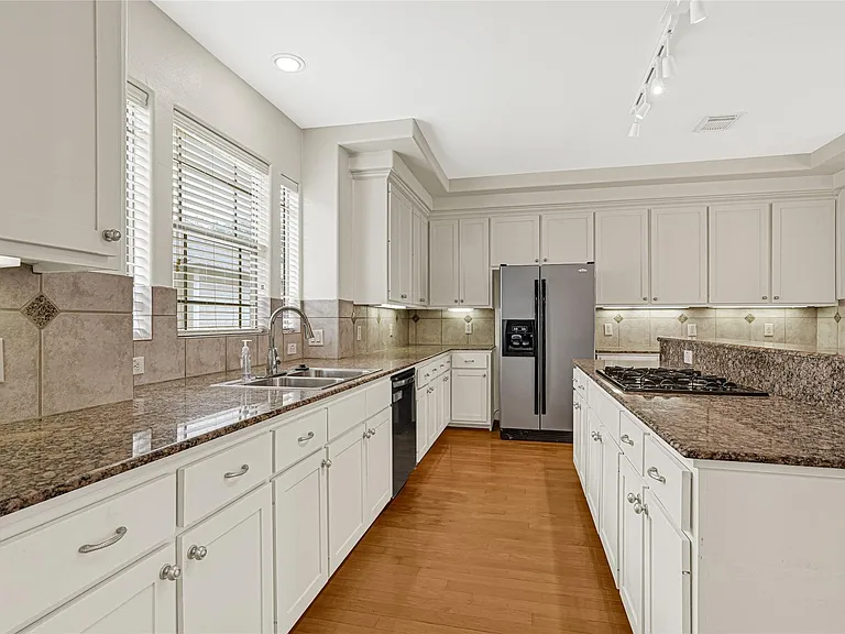2414 Calumet St #B — Photo 14