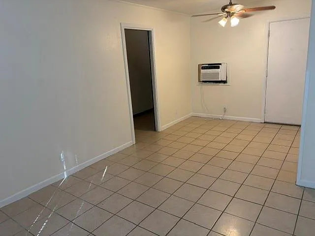 3202 Grooms St #F — Photo 6