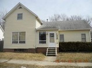 228 N Cross St, Sycamore, IL 60178