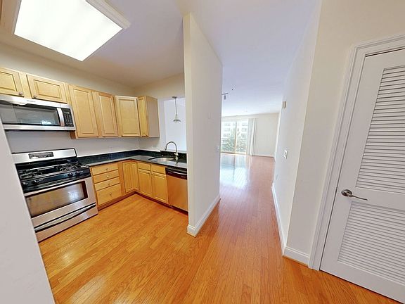 5th image of 38 Maryland Ave Unit 320