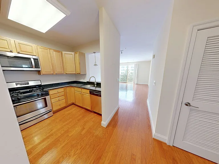 38 Maryland Ave #320 — Photo 4
