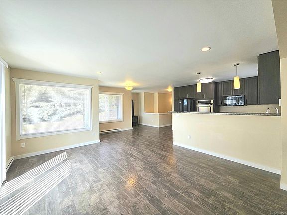 2nd image of 2099 Maple Ave S