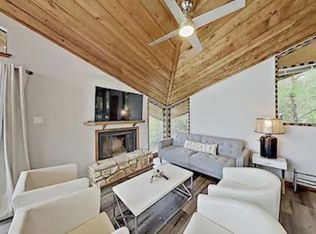 1013 Coventry Rd, Spicewood, TX 78669