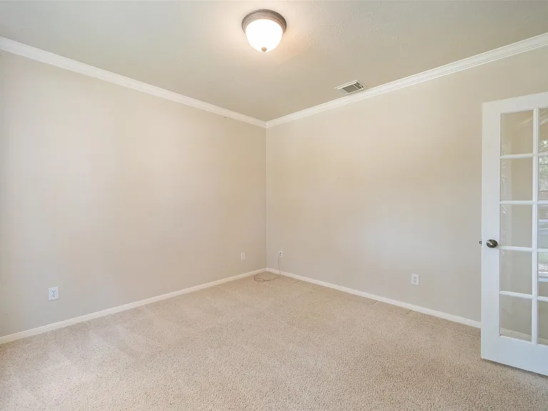 8811 Sun Haven Ln — Photo 5