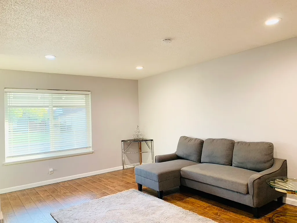 9929 Zion Way — Photo 2