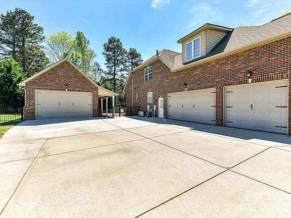 3rd image of 5413 Hudson Rd