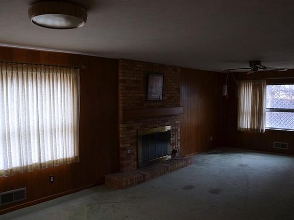 5th image of 1110 E Broadway St