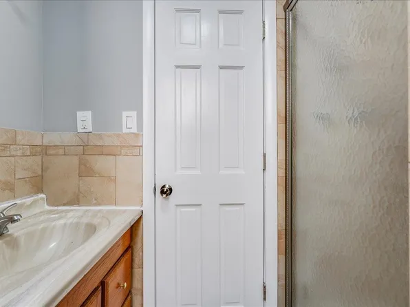 402 Grand Street image 15 of 20