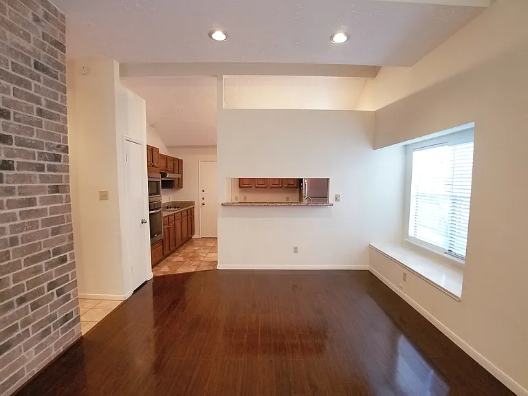 2111 Echo Rdg — Photo 16