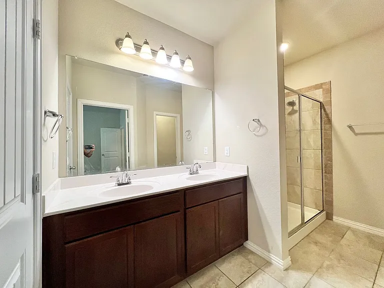 215 Clark Dr — Photo 13