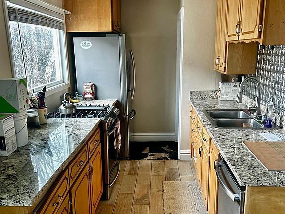 5th image of 528 1st Ave E