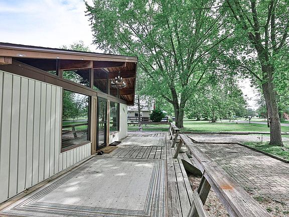 4th image of 629 Manheim Dr