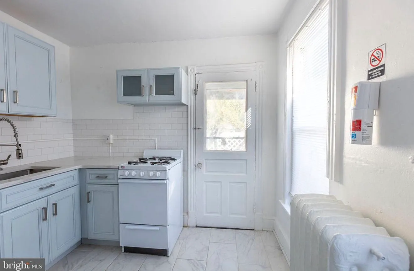 3 bed, $1,400 — Photo 3
