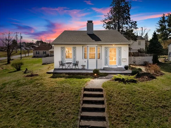 104 3rd St, Radford, VA 24141