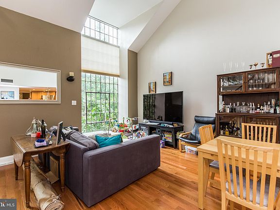 3rd image of 40 Saint James Ct #28