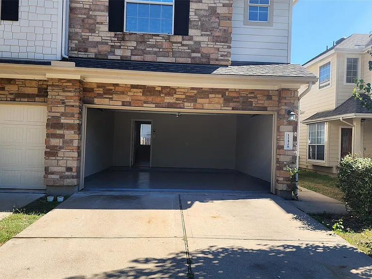 11428 Hackmatack Way — Photo 2