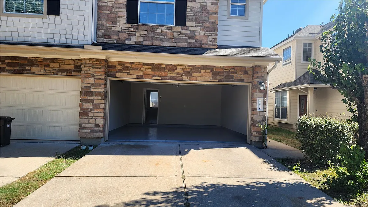 Building Photo - 11428 Hackmatack Way
