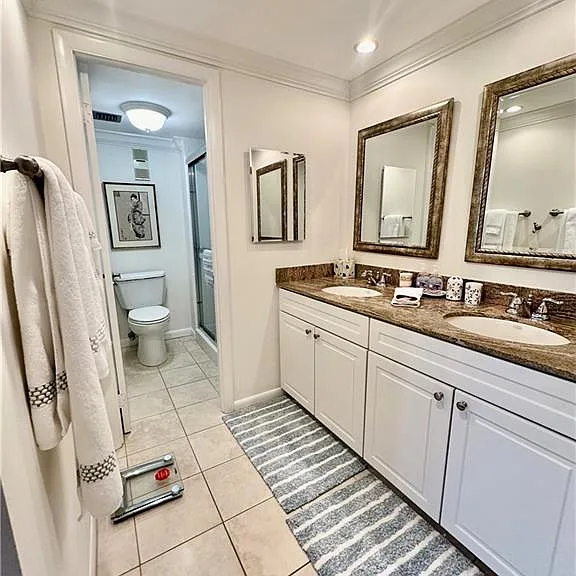 555 Park Shore Dr #B-403 — Photo 27