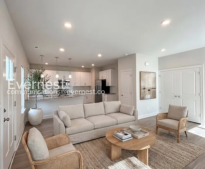 106 Elwood St — Photo 3