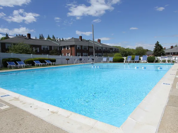 990 Pleasant St #5, Brockton, MA 02301