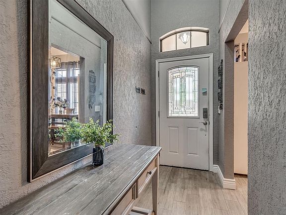 5th image of 1004 Westbury Ct