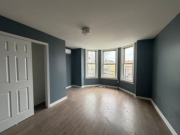 3rd image of 798 Elsmere Pl Floor 2