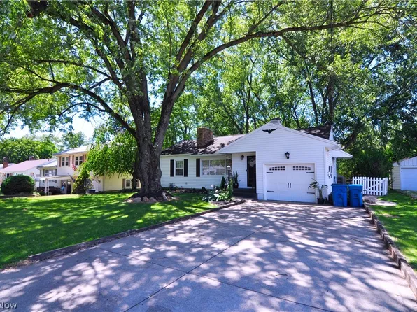 614 Hartzell Dr, Barberton, OH 44203