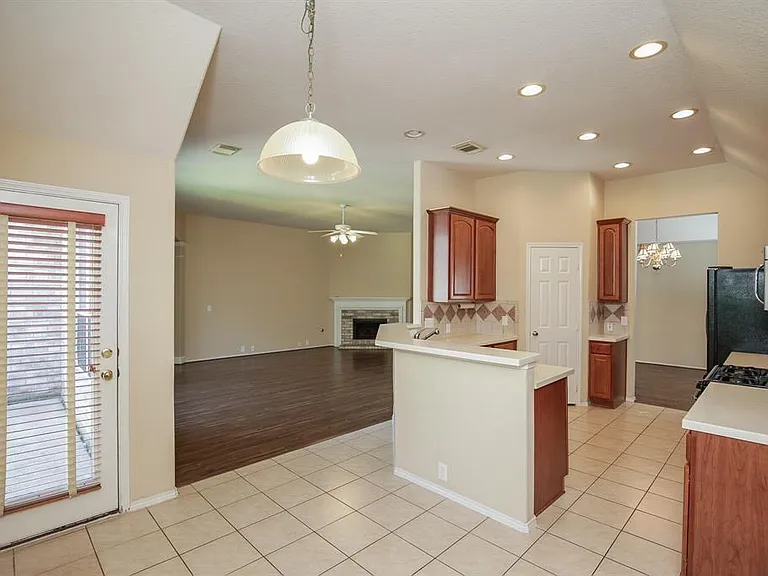 20502 Pioneer Bend Ct — Photo 13