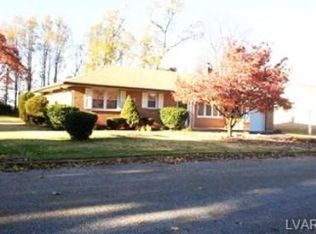 3867 Rosewood Ln, Whitehall, PA 18052