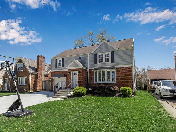 3rd image of 496 Roycroft Blvd