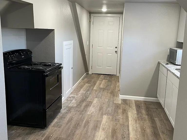 711 W Munson St #B — Photo 23