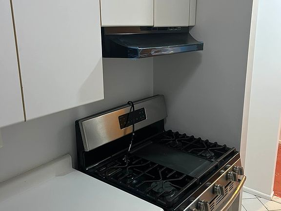 5th image of 300 8th St APT 5C