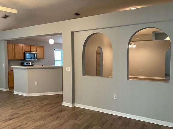 2nd image of 2149 Willesdon Dr W