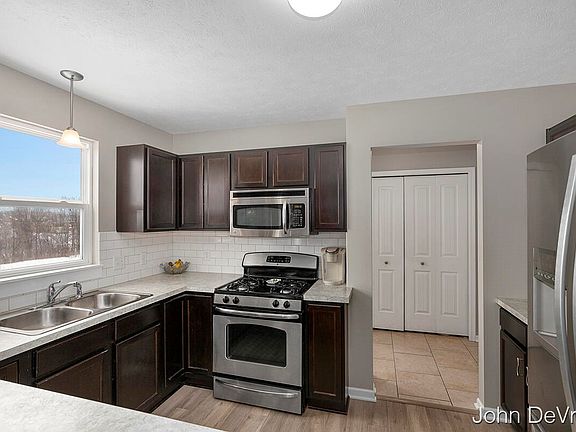 2nd image of 4280 Springside Dr