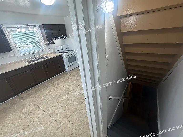 1353 Chase St — Photo 6