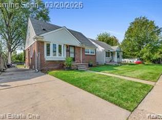 863 Harrison Blvd, Lincoln Park, MI 48146