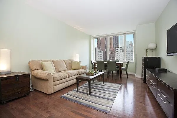 Sold by R New York | media 39