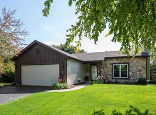 1705 Cedarwood Ln, Algonquin, IL