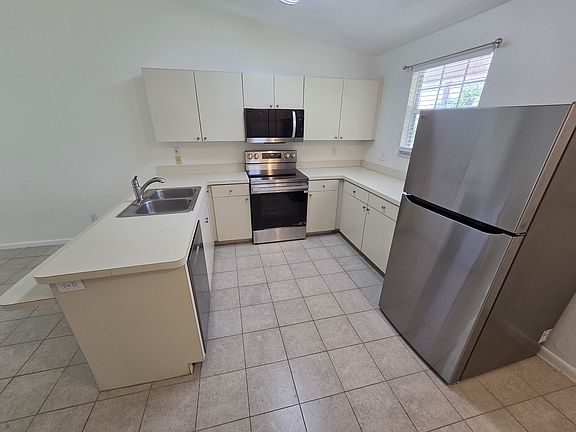 3rd image of 9013 San Carlos Blvd