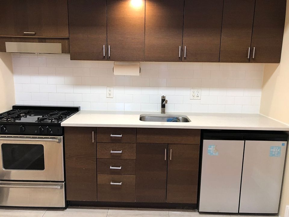 1st image of 2562 Steinway St APT 3R