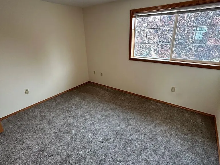 824 NE Ashby Ct — Photo 14