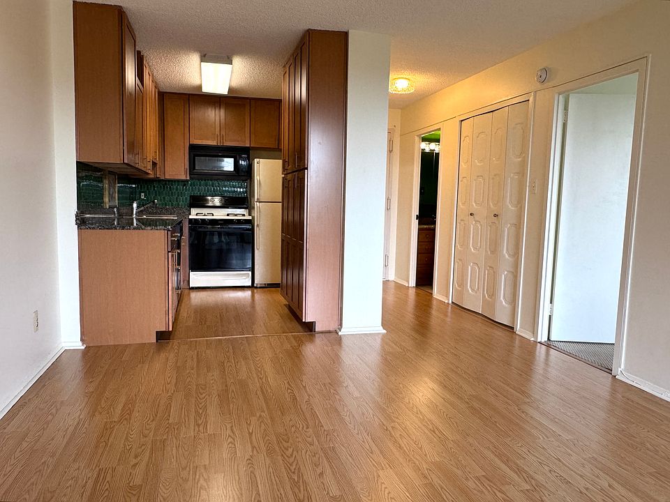 1st image of 5225 Pooks Hill Rd #606