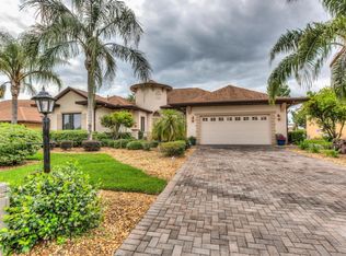 38646 Lakeview Dr, Lady Lake, FL 32159