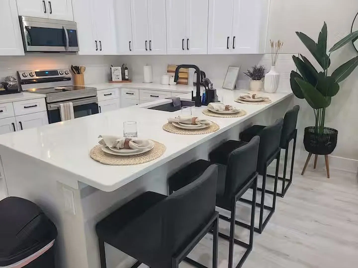 Modern Townhome for Rent Modern Living at Its Best! — Photo 4