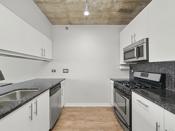 4th image of 611 S Wells St #2809