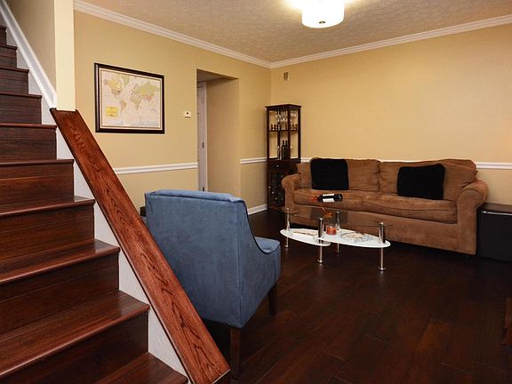 4th image of 301 Abbotsbury Dr