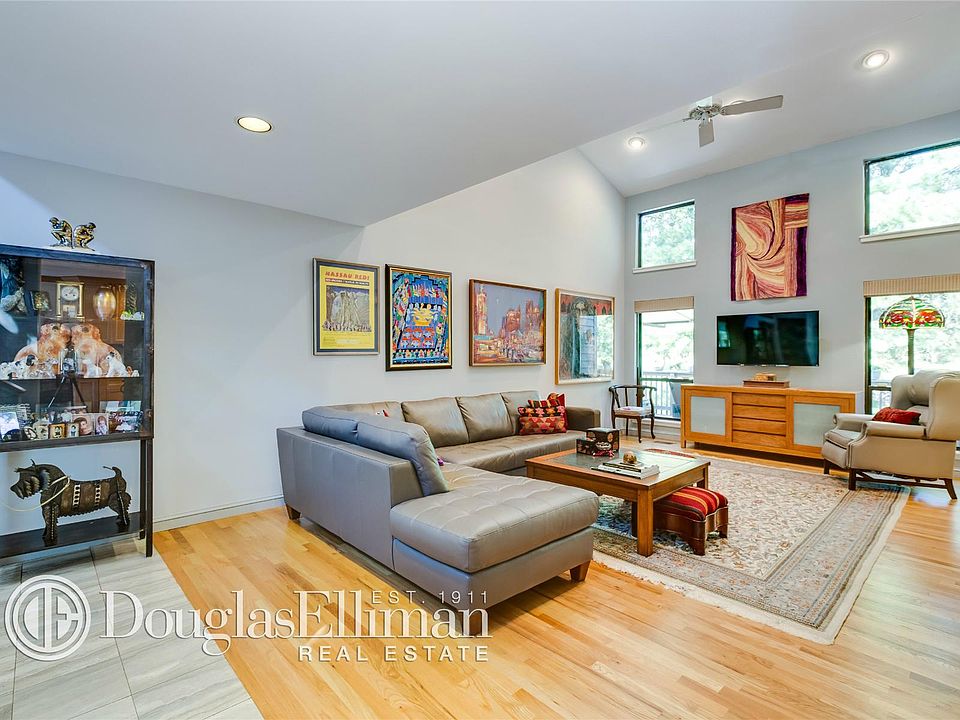 1st image of 52 Chestnut Ln