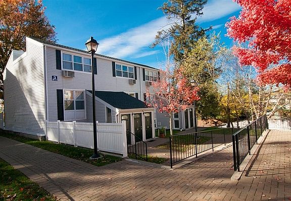 2nd image of 27 Claremont Gdns #44