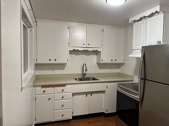 2nd image of 820 9th St NW